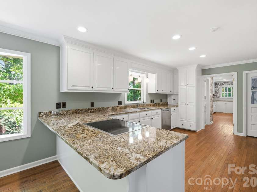 240 36th Avenue Circle, Hickory, NC 28601.  MLS# CAR4377946, YatesRealty ID 19432. 