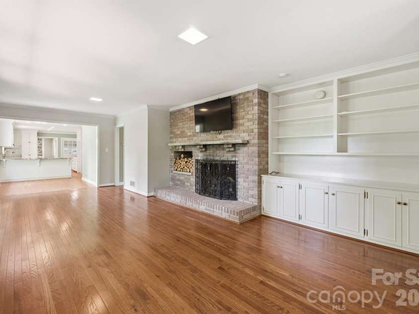 240 36th Avenue Circle, Hickory, NC 28601.  MLS# CAR4377946, YatesRealty ID 19432. 