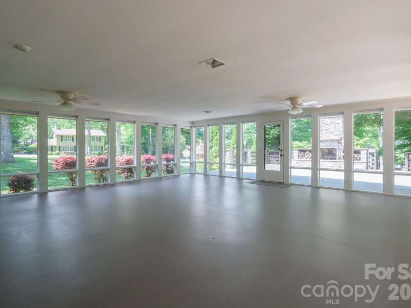 240 36th Avenue Circle, Hickory, NC 28601.  MLS# CAR4377946, YatesRealty ID 19432. 