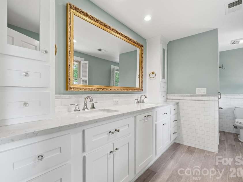 240 36th Avenue Circle, Hickory, NC 28601.  MLS# CAR4377946, YatesRealty ID 19432. 