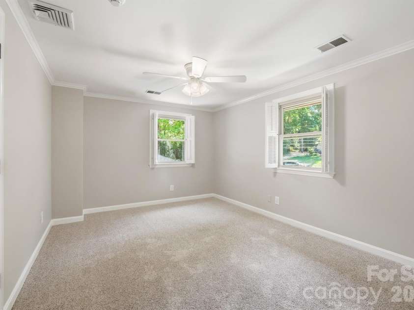 240 36th Avenue Circle, Hickory, NC 28601.  MLS# CAR4377946, YatesRealty ID 19432. 