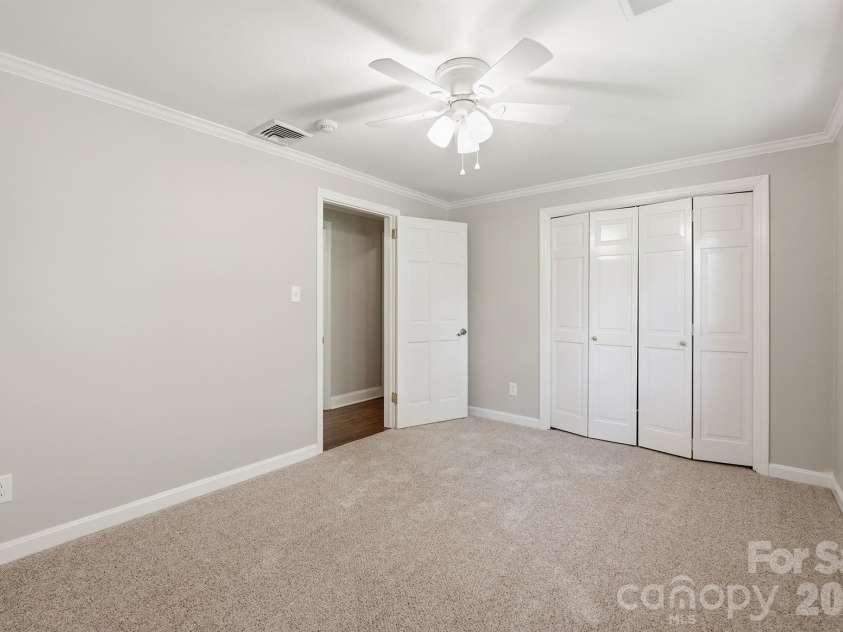 240 36th Avenue Circle, Hickory, NC 28601.  MLS# CAR4377946, YatesRealty ID 19432. 
