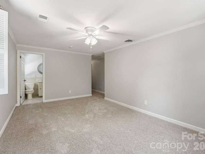 240 36th Avenue Circle, Hickory, NC 28601.  MLS# CAR4377946, YatesRealty ID 19432. 