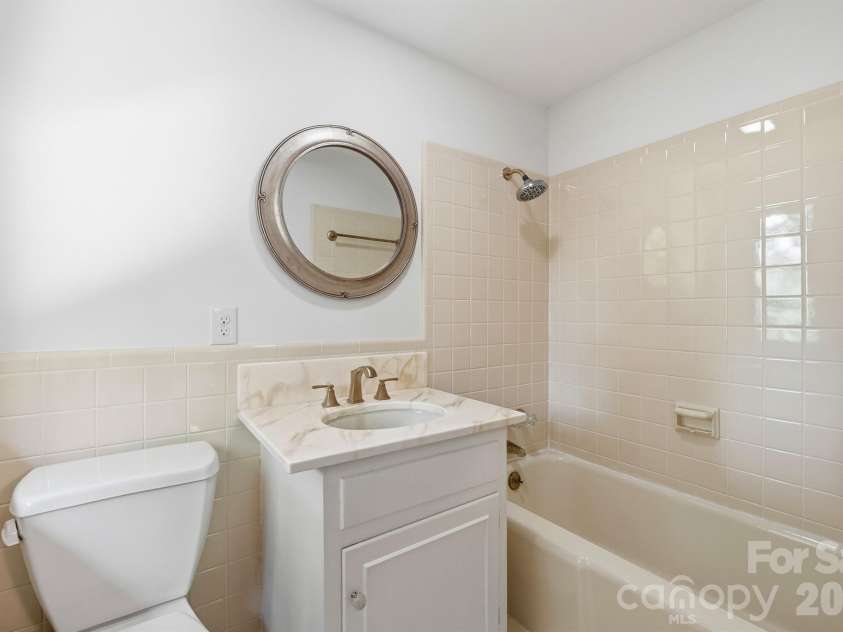 240 36th Avenue Circle, Hickory, NC 28601.  MLS# CAR4377946, YatesRealty ID 19432. 