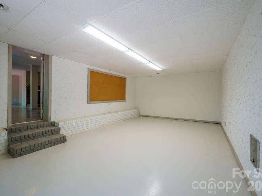 240 36th Avenue Circle, Hickory, NC 28601.  MLS# CAR4377946, YatesRealty ID 19432. 