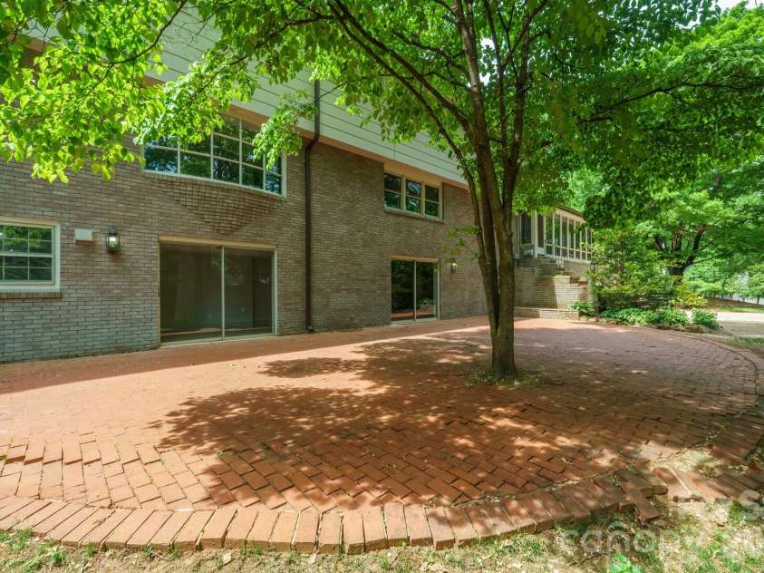 240 36th Avenue Circle, Hickory, NC 28601.  MLS# CAR4377946, YatesRealty ID 19432. 