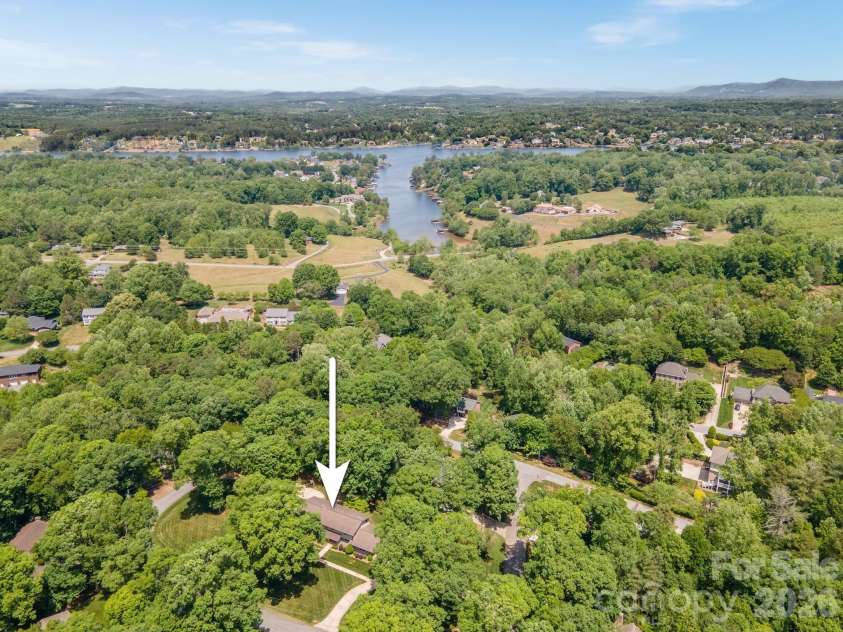 240 36th Avenue Circle, Hickory, NC 28601.  MLS# CAR4377946, YatesRealty ID 19432. 