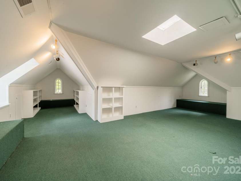 1919 Kensal Court, Charlotte, NC 28211.  MLS# CAR4193792, YatesRealty ID 19433. 3rd floor bonus room packed with potential!