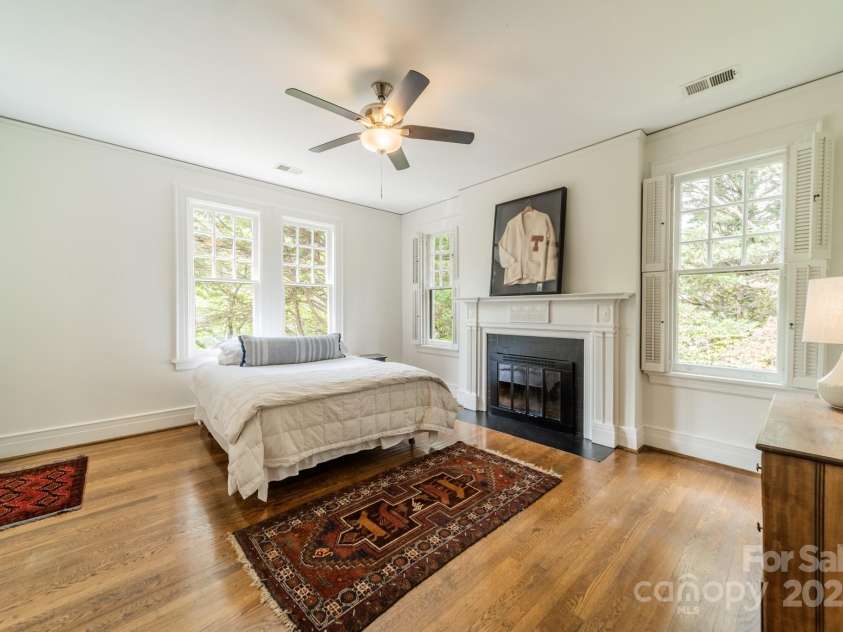 1919 Kensal Court, Charlotte, NC 28211.  MLS# CAR4193792, YatesRealty ID 19433. Bedroom 3