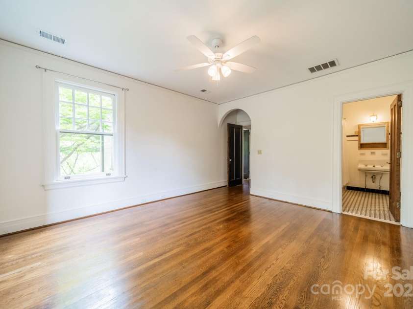 1919 Kensal Court, Charlotte, NC 28211.  MLS# CAR4193792, YatesRealty ID 19433. Bedroom 5 with a bathroom