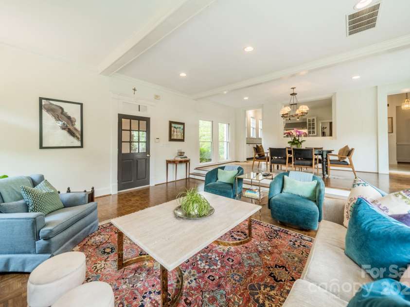 1919 Kensal Court, Charlotte, NC 28211.  MLS# CAR4193792, YatesRealty ID 19433. Great Room view looking back towards the dining area, kitchen, and access to the mudroom and garage.