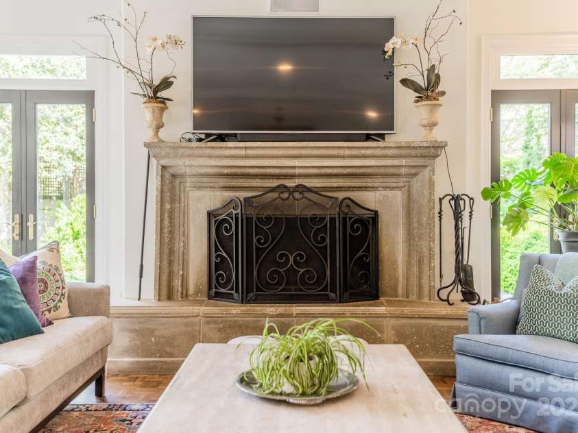 1919 Kensal Court, Charlotte, NC 28211.  MLS# CAR4193792, YatesRealty ID 19433. More incredible architectural details