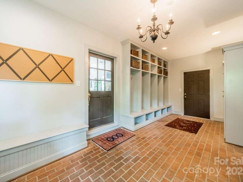 1919 Kensal Court, Charlotte, NC 28211.  MLS# CAR4193792, YatesRealty ID 19433. Mudroom with built-ins