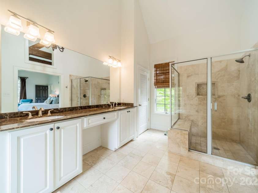 1919 Kensal Court, Charlotte, NC 28211.  MLS# CAR4193792, YatesRealty ID 19433. Primary bath