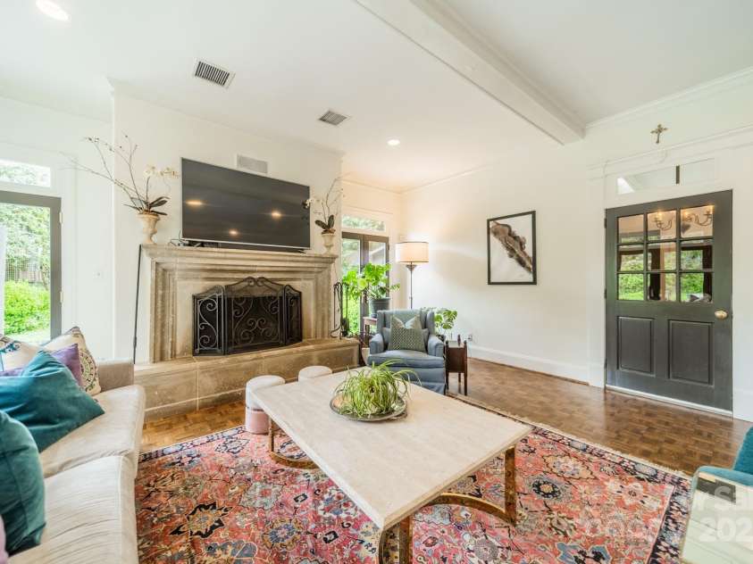 1919 Kensal Court, Charlotte, NC 28211.  MLS# CAR4193792, YatesRealty ID 19433. Stunning fireplace in the Great Room with a door leading to the mudroom and 3 car garage.