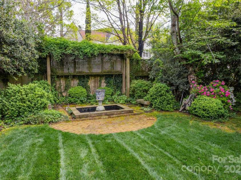 1919 Kensal Court, Charlotte, NC 28211.  MLS# CAR4193792, YatesRealty ID 19433. Such beautiful details!