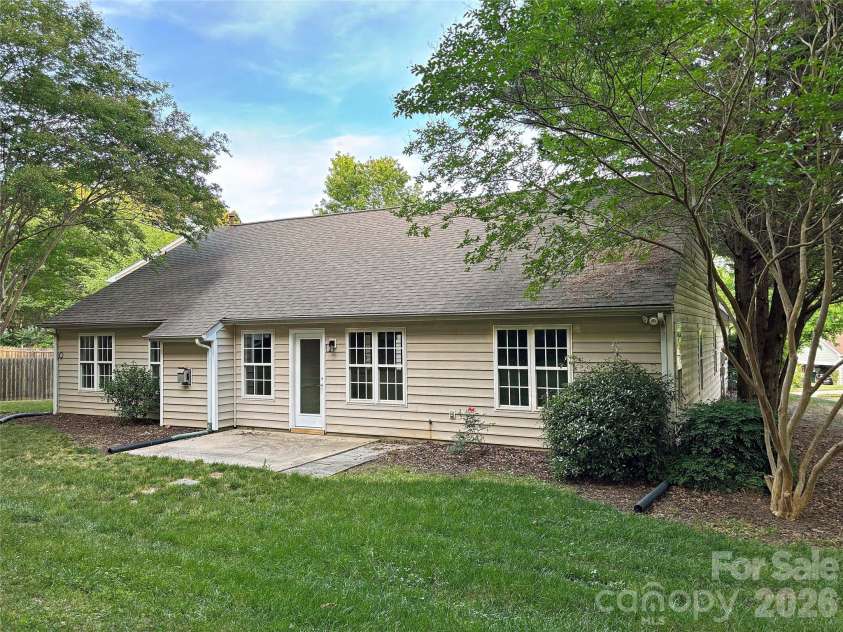 450 Glencrest Drive, Stanley, NC 28164.  MLS# CAR4378663, YatesRealty ID 19433. 