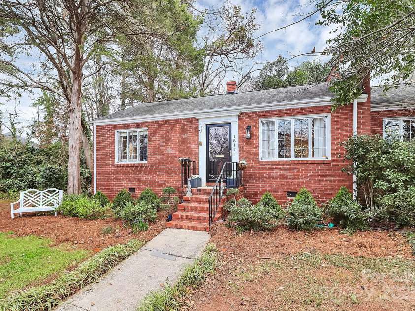 1817 Jameston Drive, Charlotte, NC 28209.  MLS# CAR4232844, YatesRealty ID 19435. 