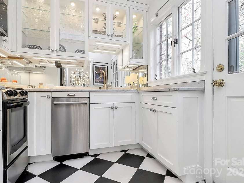 1817 Jameston Drive, Charlotte, NC 28209.  MLS# CAR4232844, YatesRealty ID 19435. 