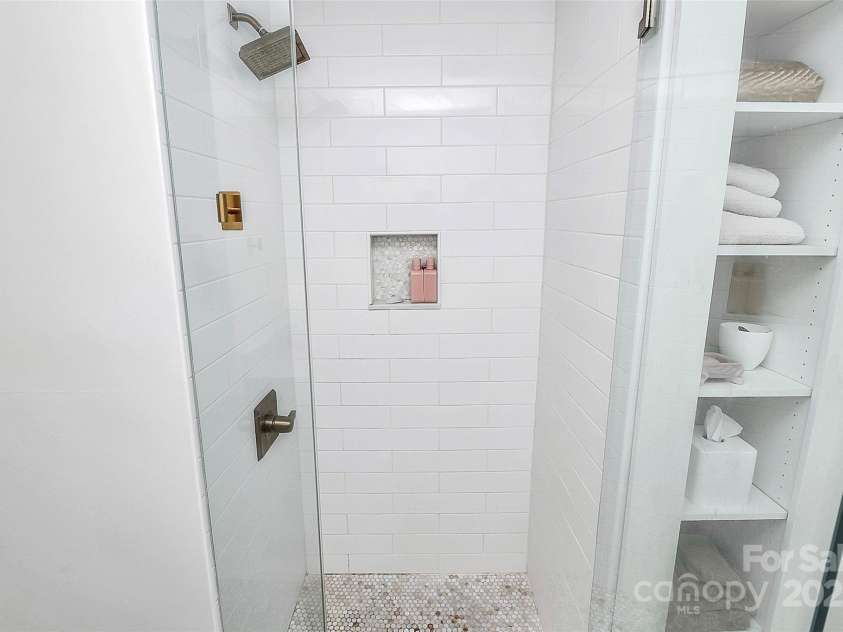 1817 Jameston Drive, Charlotte, NC 28209.  MLS# CAR4232844, YatesRealty ID 19435. 