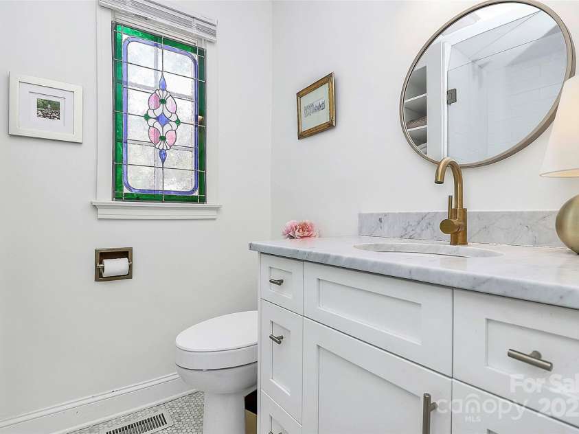 1817 Jameston Drive, Charlotte, NC 28209.  MLS# CAR4232844, YatesRealty ID 19435. 
