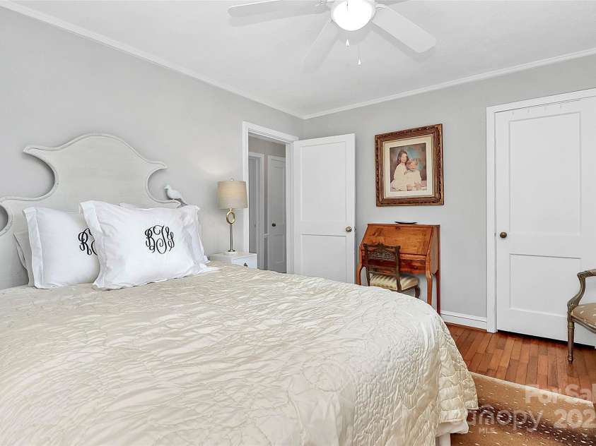 1817 Jameston Drive, Charlotte, NC 28209.  MLS# CAR4232844, YatesRealty ID 19435. 