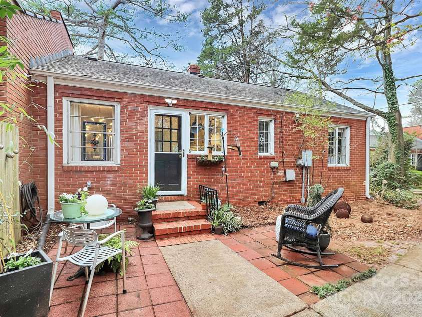 1817 Jameston Drive, Charlotte, NC 28209.  MLS# CAR4232844, YatesRealty ID 19435. 