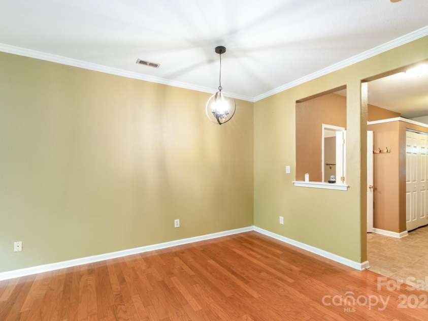 5310 Waverly Lynn Lane, Charlotte, NC 28269.  MLS# CAR4249522, YatesRealty ID 19437. 