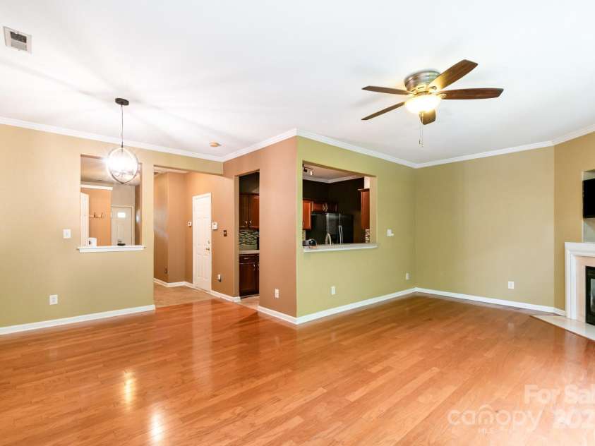 5310 Waverly Lynn Lane, Charlotte, NC 28269.  MLS# CAR4249522, YatesRealty ID 19437. 