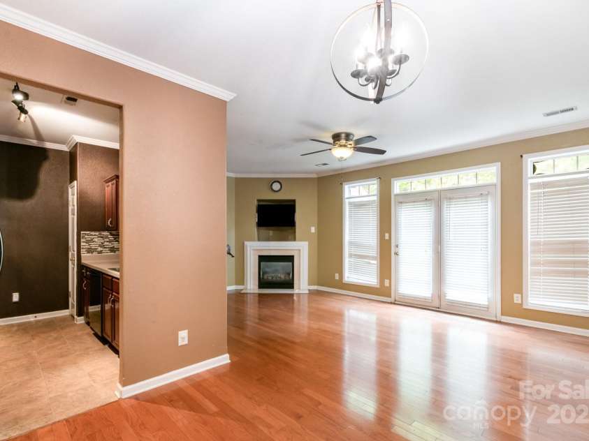 5310 Waverly Lynn Lane, Charlotte, NC 28269.  MLS# CAR4249522, YatesRealty ID 19437. 