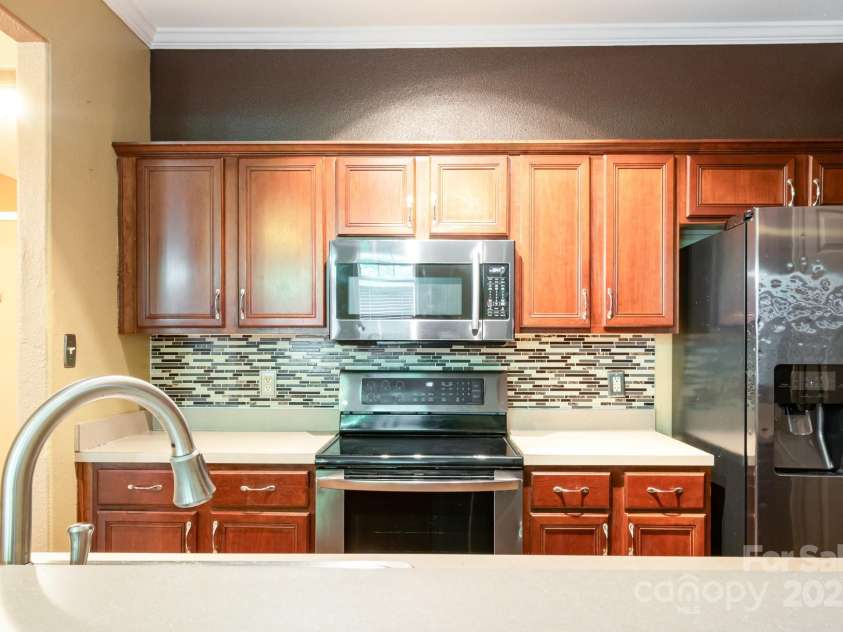 5310 Waverly Lynn Lane, Charlotte, NC 28269.  MLS# CAR4249522, YatesRealty ID 19437. 