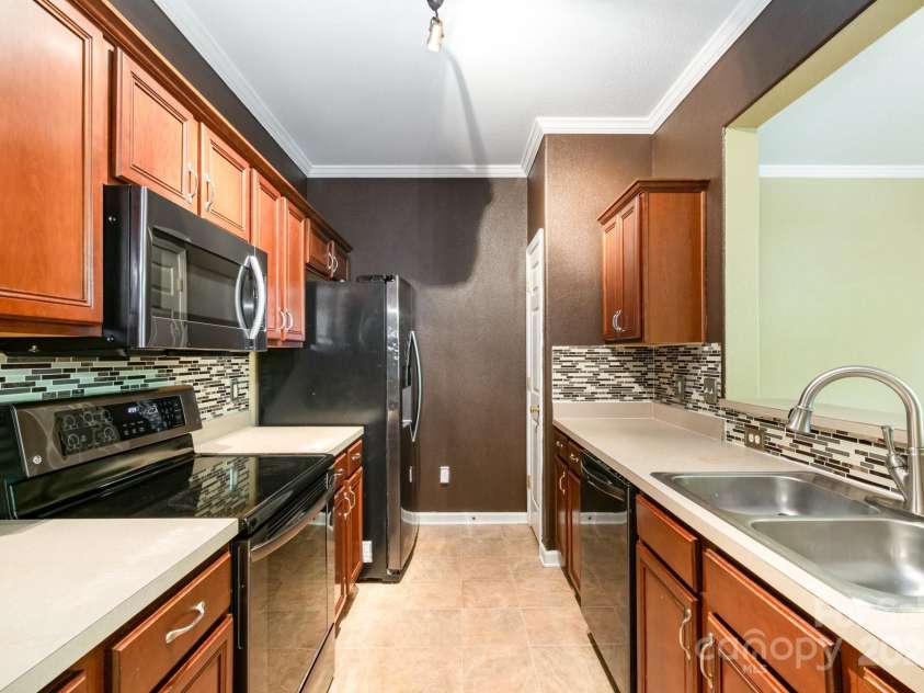 5310 Waverly Lynn Lane, Charlotte, NC 28269.  MLS# CAR4249522, YatesRealty ID 19437. 