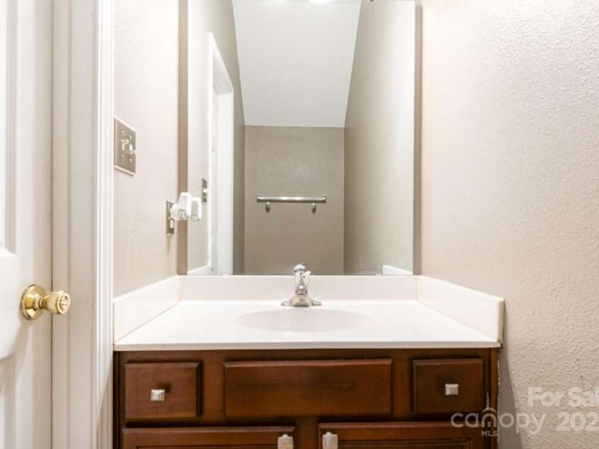 5310 Waverly Lynn Lane, Charlotte, NC 28269.  MLS# CAR4249522, YatesRealty ID 19437. 