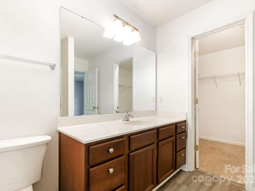 5310 Waverly Lynn Lane, Charlotte, NC 28269.  MLS# CAR4249522, YatesRealty ID 19437. 