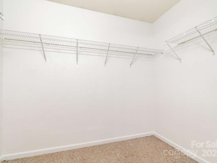 5310 Waverly Lynn Lane, Charlotte, NC 28269.  MLS# CAR4249522, YatesRealty ID 19437. 