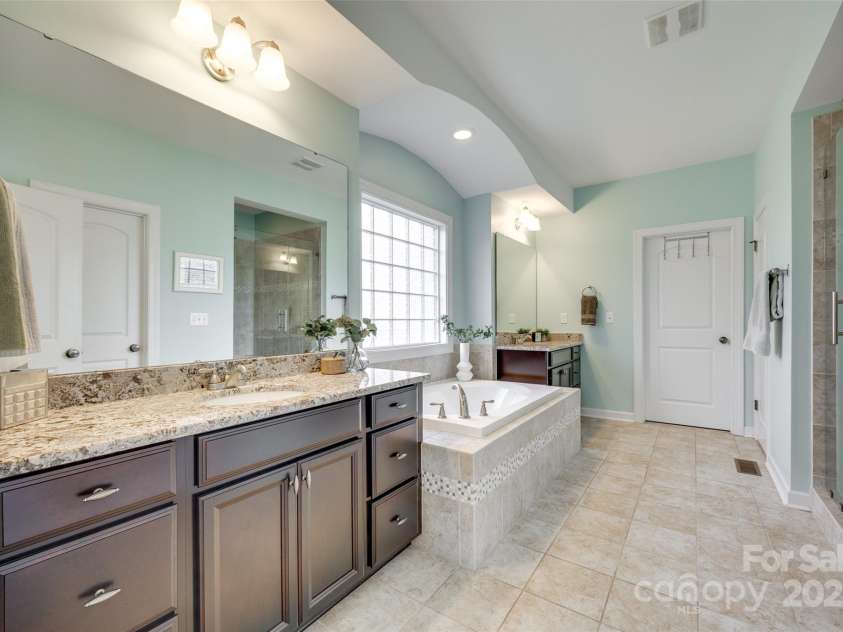 308 Hollister Estates Drive, Waxhaw, NC 28173.  MLS# CAR4254412, YatesRealty ID 19438. Primary Bathroom