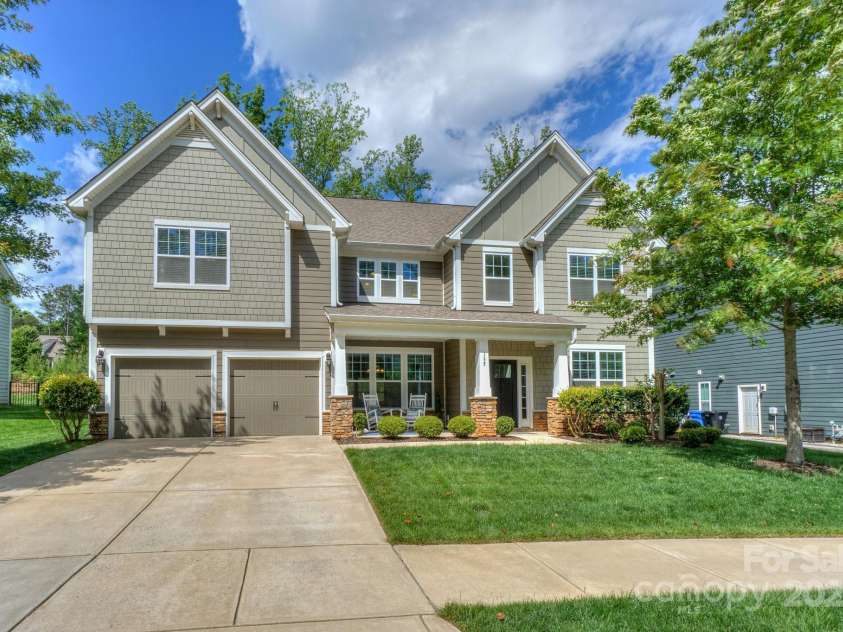 135 Canoe Pole Lane, Mooresville, NC 28117.  MLS# CAR4254258, YatesRealty ID 19439. 135 Canoe Pole Lane