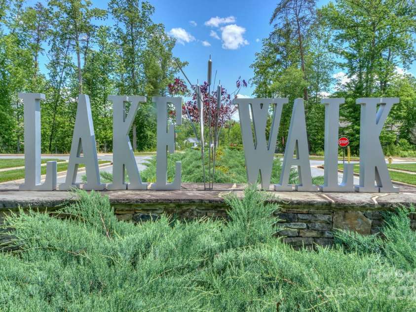 135 Canoe Pole Lane, Mooresville, NC 28117.  MLS# CAR4254258, YatesRealty ID 19439. 