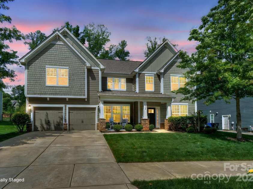 135 Canoe Pole Lane, Mooresville, NC 28117.  MLS# CAR4254258, YatesRealty ID 19439. 
