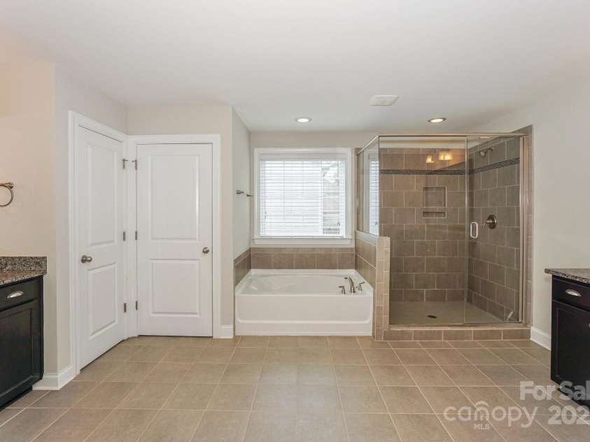 135 Canoe Pole Lane, Mooresville, NC 28117.  MLS# CAR4254258, YatesRealty ID 19439. Primary Bath