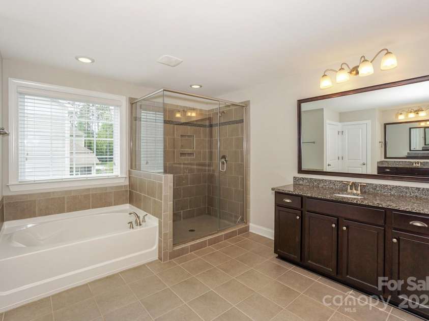 135 Canoe Pole Lane, Mooresville, NC 28117.  MLS# CAR4254258, YatesRealty ID 19439. Primary Bath