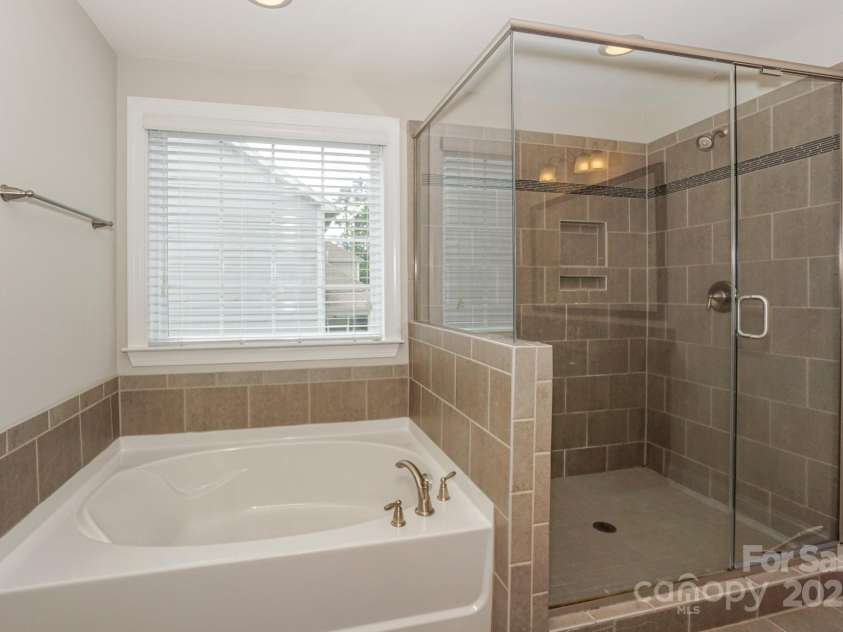 135 Canoe Pole Lane, Mooresville, NC 28117.  MLS# CAR4254258, YatesRealty ID 19439. Primary Bath