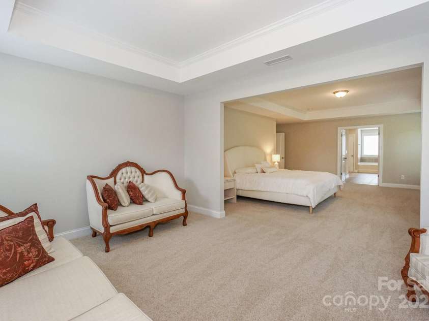 135 Canoe Pole Lane, Mooresville, NC 28117.  MLS# CAR4254258, YatesRealty ID 19439. Sitting area in Primary