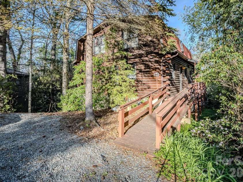 86 Hickory Lane, Newland, NC 28657.  MLS# CAR4378825, YatesRealty ID 19439. 