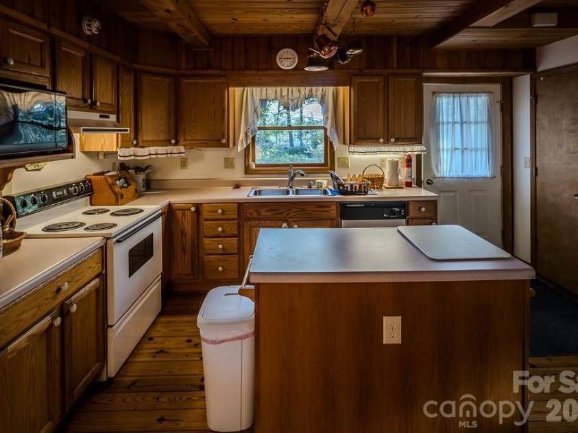 86 Hickory Lane, Newland, NC 28657.  MLS# CAR4378825, YatesRealty ID 19439. 