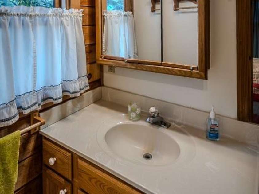 86 Hickory Lane, Newland, NC 28657.  MLS# CAR4378825, YatesRealty ID 19439. 