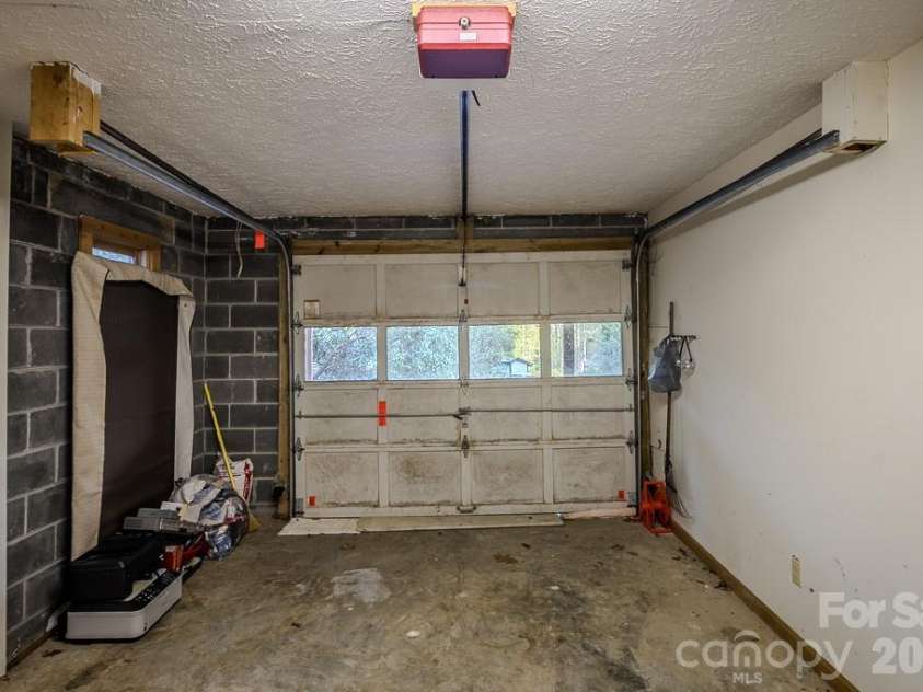 86 Hickory Lane, Newland, NC 28657.  MLS# CAR4378825, YatesRealty ID 19439. One car garage
