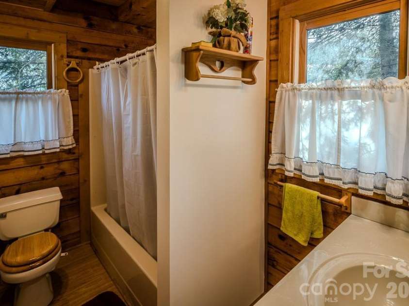86 Hickory Lane, Newland, NC 28657.  MLS# CAR4378825, YatesRealty ID 19439. Primary/main bathroom
