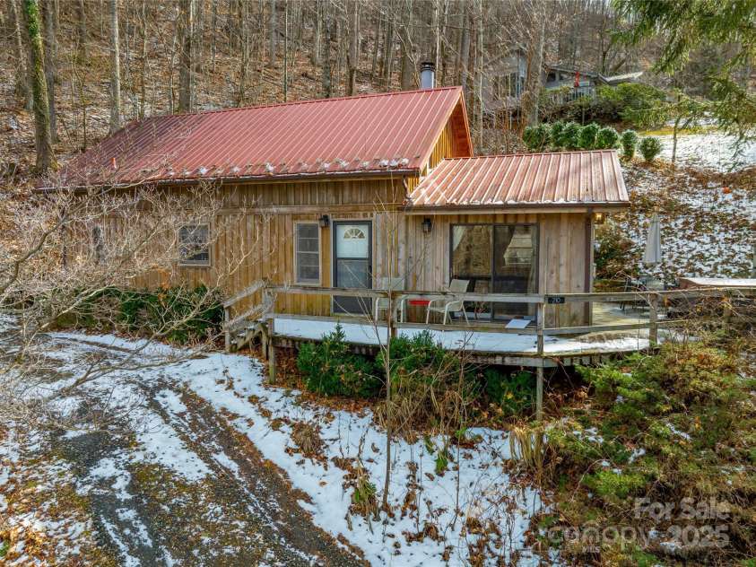 210 Bear Pen Road, Burnsville, NC 28714.  MLS# CAR4331746, YatesRealty ID 1944. 