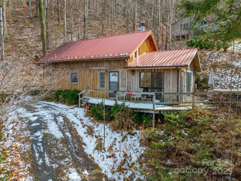 210 Bear Pen Road, Burnsville, NC 28714.  MLS# CAR4331746, YatesRealty ID 1944. 